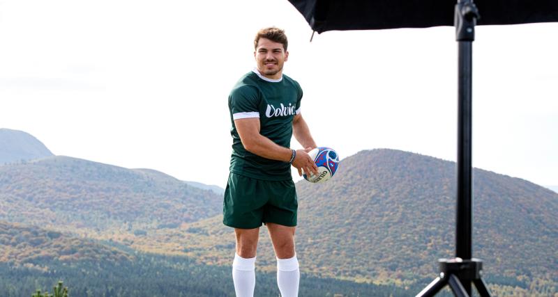 Antoine Dupont, premier rôle.... au sommet d'un volcan pour Volvic avant la Coupe du Monde 2023 - Antoine Dupont au sommet du volcan