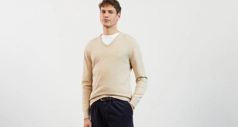 Pull homme : le bon style pour révéler votre personnalité - Le pull col V : une icône intemporelle de la mode masculine