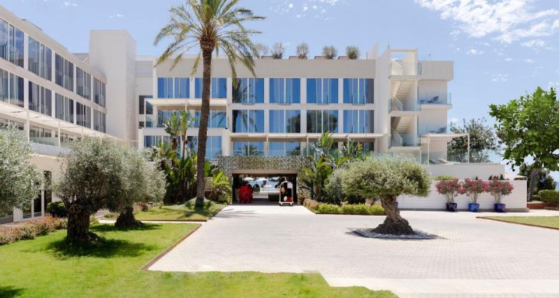 Sélection des plus beaux hôtels à Ibiza - ME Ibiza, confort luxueux et nuits vibrantes 