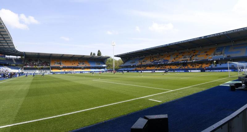  - Troyes : coup dur, la pelouse du Stade de l'Aube attaquée par un champignon ! 