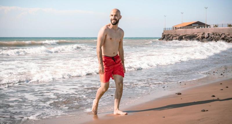  - Short de bain style Baywatch ou moule-b*te façon Patrick Chirac : on porte quoi cet été ?