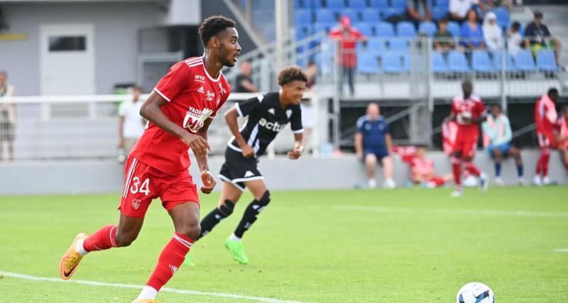  - Brest : Josué Escartin signe pro (off)