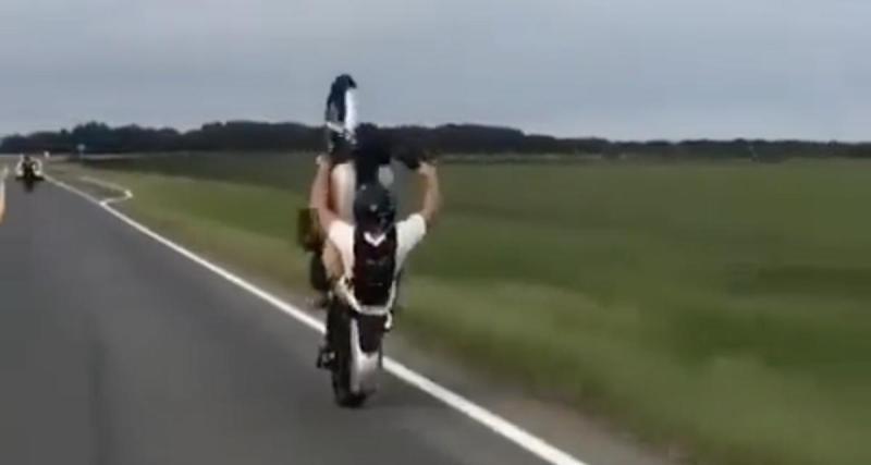  - VIDEO - Ce motard enchaîne les roues arrière, sa confiance en lui devient son point faible