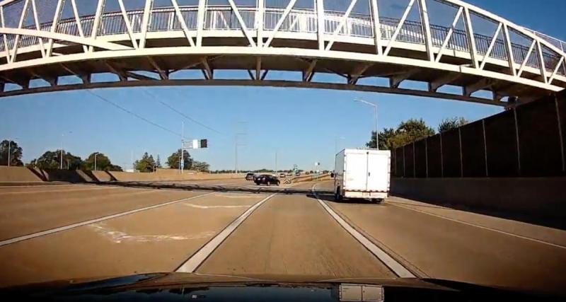  - Il prend la sortie d'autoroute in extremis, ce sont les autres automobilistes qui pâtissent de son imprudence
