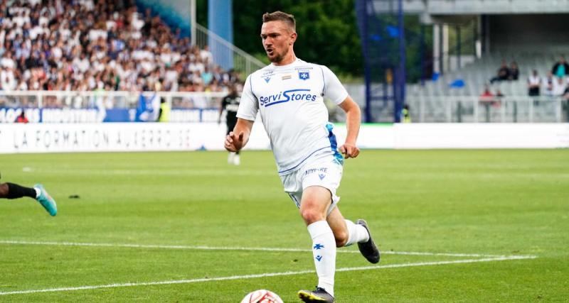  - À la pause, Auxerre mène les débats devant Strasbourg