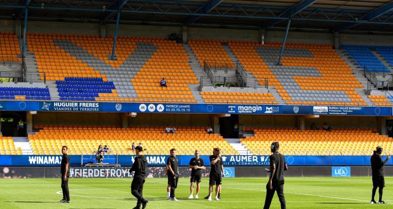  - Troyes - Rennes : l'arbitre assistant victime d'un malaise, le coup d'envoi décalé