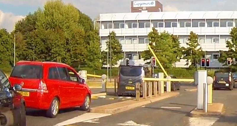  - VIDEO - Il fraude au parking comme dans le métro