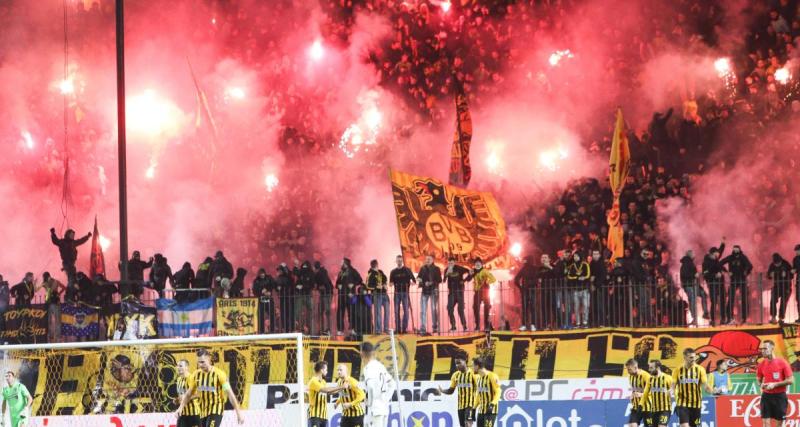  - Aris - PAOK : des centaines de fumigènes, ambiance complètement dingue pour ce choc (vidéo)