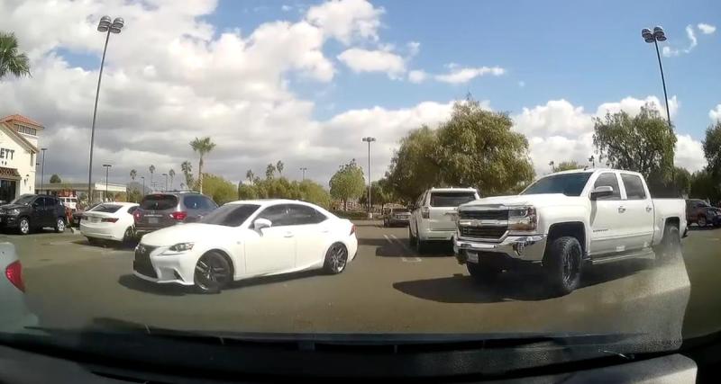  - VIDEO - Cet automobiliste ne laisse pas le temps aux autres de se garer