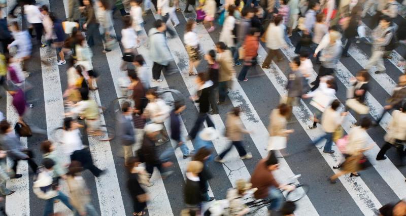  - Ces piétons ont le droit de traverser la route, dans les faits c'est juste impossible