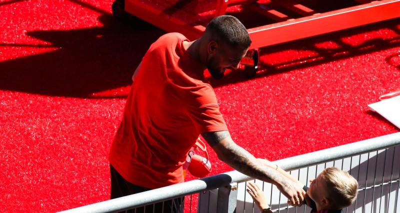  - Nice : quand Andy Delort partage une bière avec les supporters d'Ajaccio après le match