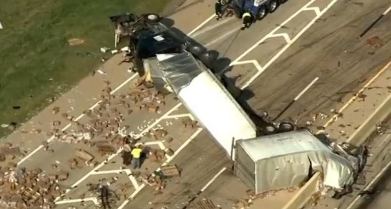  - Un camion se renverse sur l'autoroute et perd son chargement, un accident classé X