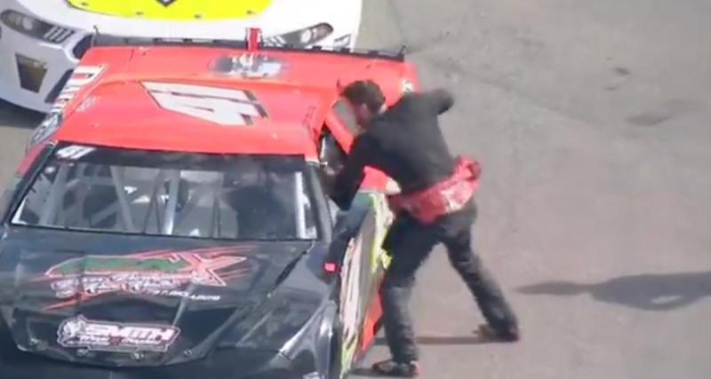  - Explication musclée entre deux pilotes de Nascar, ça se finit en bagarre