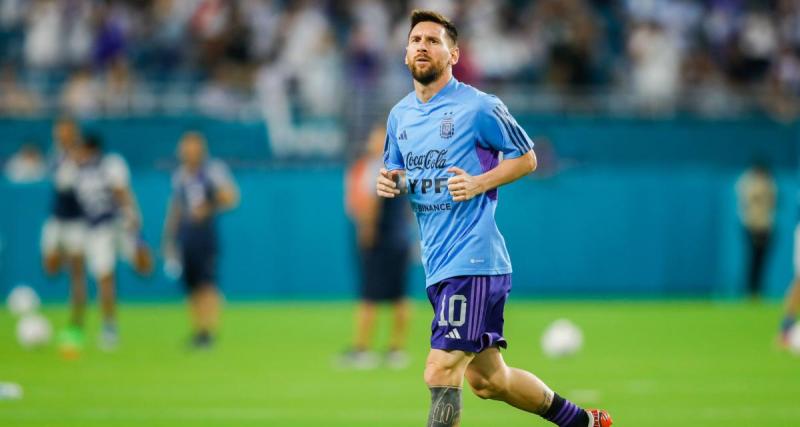  - Argentine, PSG : la scène hallucinante de Messi, signant un autographe sur le dos d’un supporter après avoir marqué !