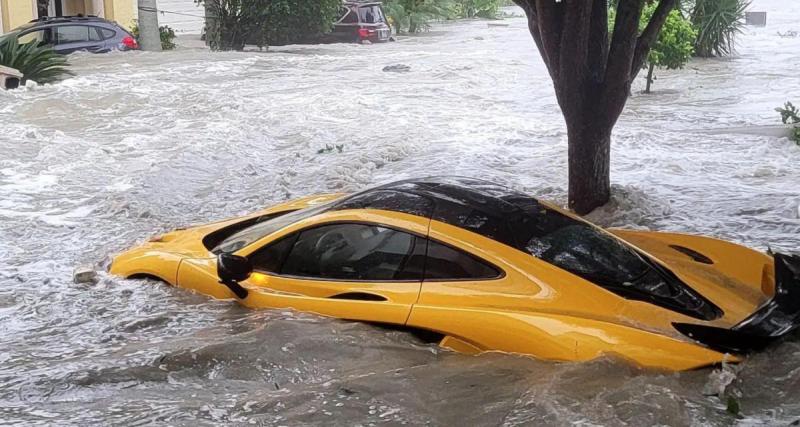  - Cette McLaren P1 est submergée par les eaux, peu de chance de la voir de nouveau rouler un jour