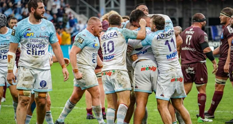  - Rugby : la joie partagée de Camille Lopez et Maxime Machenaud après la victoire face au champion d'Europe Rochelais