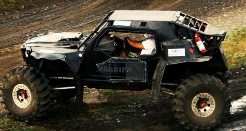  - Ils tentent la traversée d'un lac dans un buggy, c’est le type sur le toit qui s’en sort le mieux