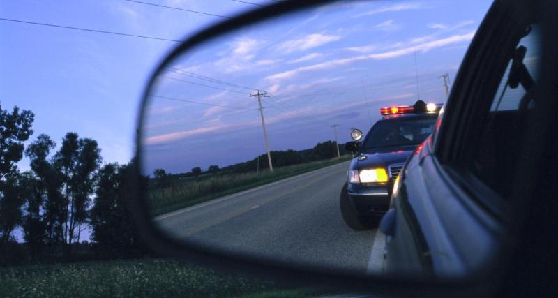  - La course-poursuite avec la police tourne court, il ne met que 5 secondes à finir dans le mur