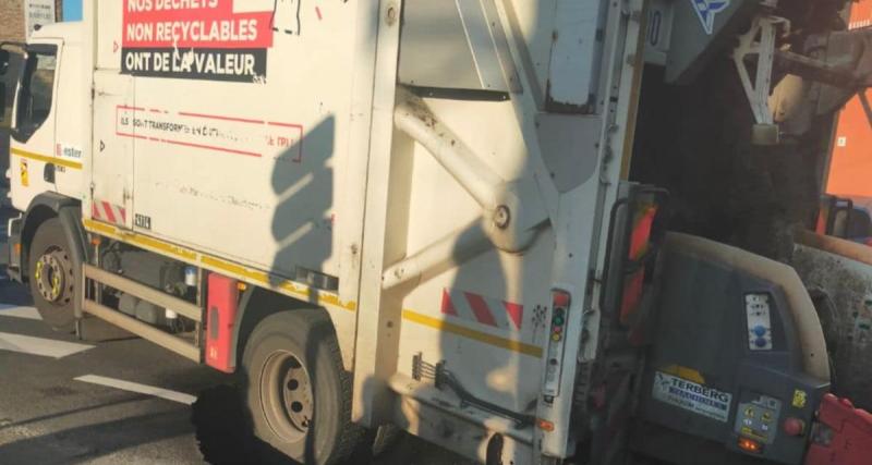  - La chaussée se dérobe lors du passage du camion poubelle, un ramassage des ordures pas comme les autres