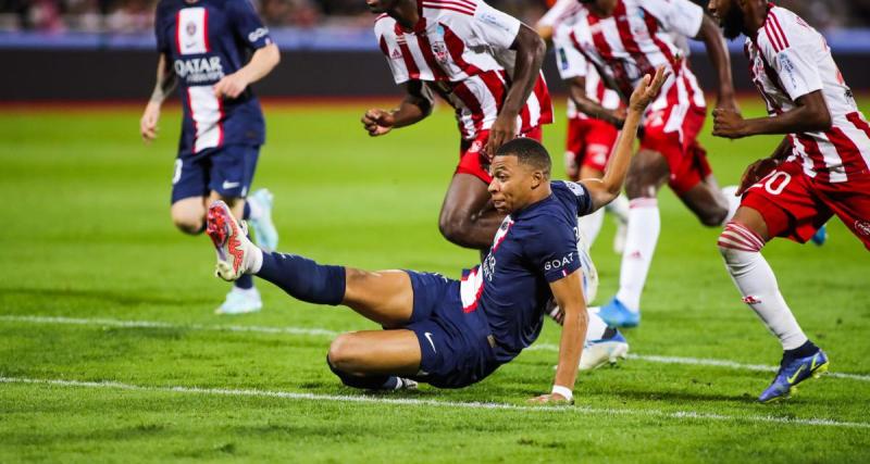  - Ajaccio - PSG : la belle image de Kylian Mbappé avec les fans corses