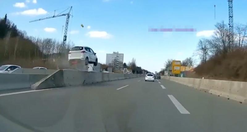  - VIDEO - Il se la joue skater avec son minivan, le prix de son inattention sur l'autoroute