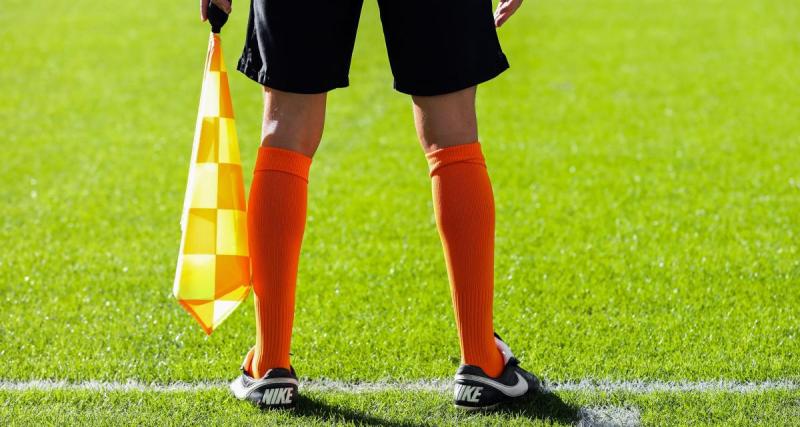  - R2 : un joueur assène un coup de tête à un arbitre