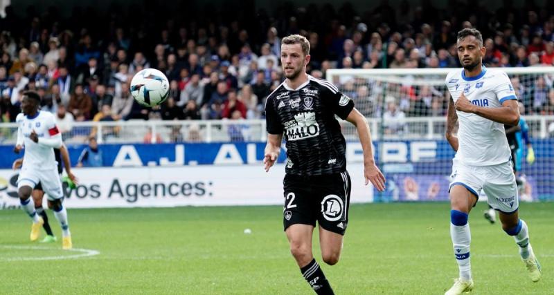  - Brest : un attaquant prolonge (off) 