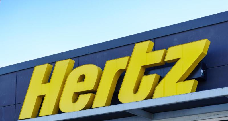  - Arrêté et traumatisé à cause d’une fausse déclaration de vol de voiture, le client Hertz veut traîner le loueur devant les tribunaux