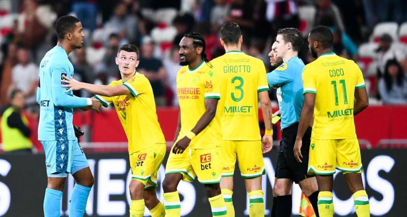  - Nice - Nantes : l'arbitre de la rencontre, François Letexier, sort du silence