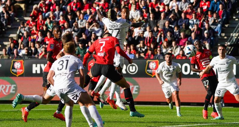  - Stade Rennais : Martin Terrier dans la roue d'un adversaire de l'OM