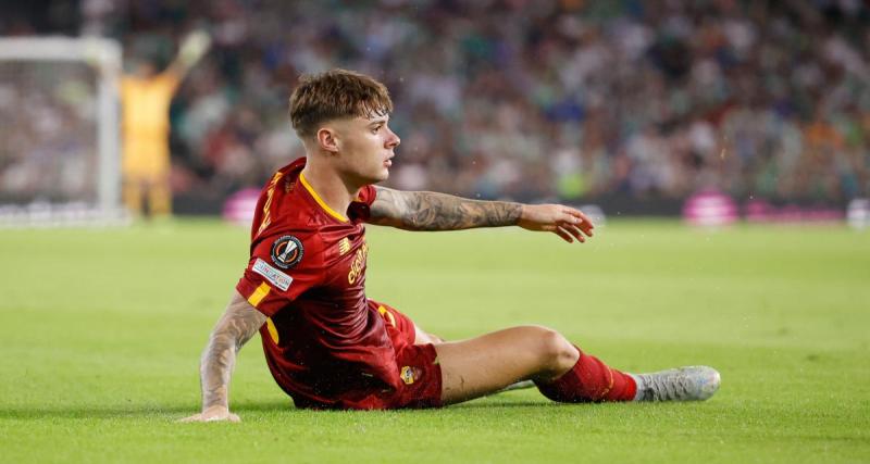  - AS Roma : un défenseur marche... sur le cou de Zalewski et prend un rouge !