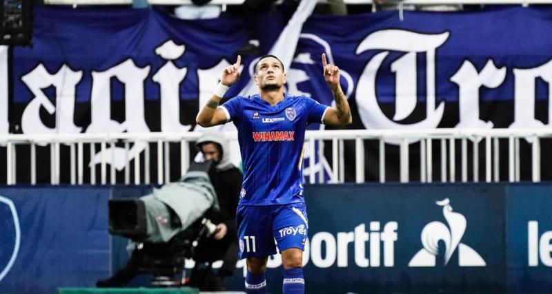  - Troyes mène à la pause contre Auxerre 