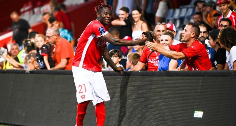  - Après une ouverture du score précoce, c'est Nîmes qui mène face à Bordeaux à la mi-temps