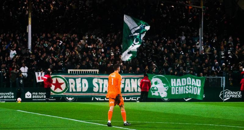  - Red Star - Dunkerque : quand un supporter vise la caméra de Canal+ ... au laser !