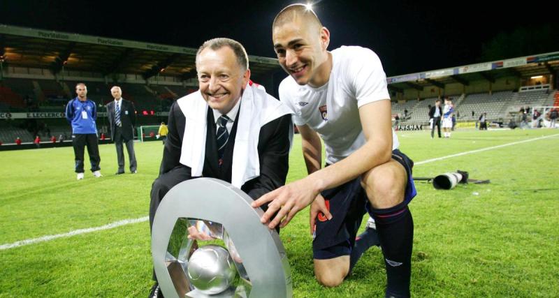  - OL, Real Madrid : Benzema pose avec son Ballon d'Or et Aulas à Lyon