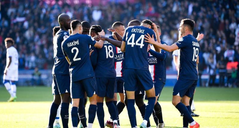  - PSG - Auxerre : Mbappé félicite Ekitike pour son premier but