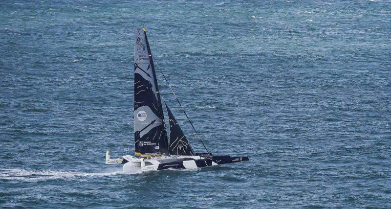  - Route du Rhum : Charles Caudrelier passe la ligne d’arrivée en premier !