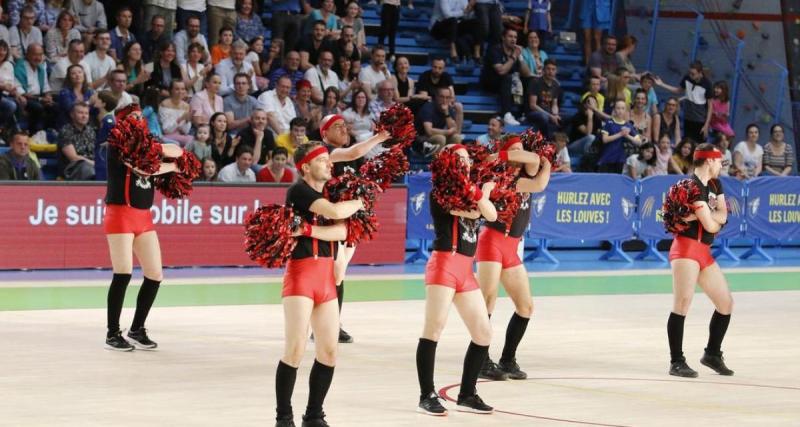  - Pirouettes, paillettes et rouflaquettes : ces pom-pom boys qui cassent les codes