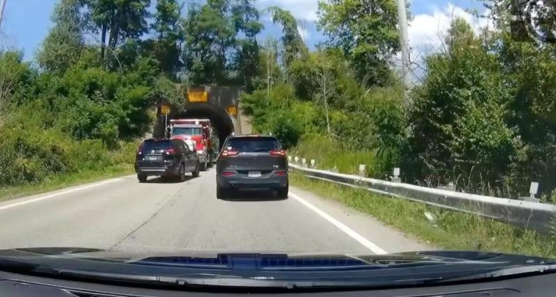  - Trop impatient, il tombe face à un chauffeur routier en colère