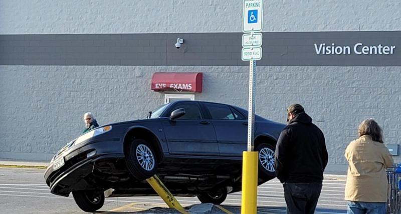  - Le parking le plus dangereux du monde ? Ce poteau a déjà causé plus de 45 accidents !