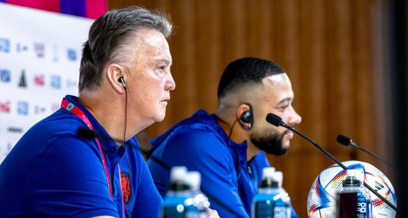  - La drôle de proposition de Louis Van Gaal à Memphis Depay en conférence de presse