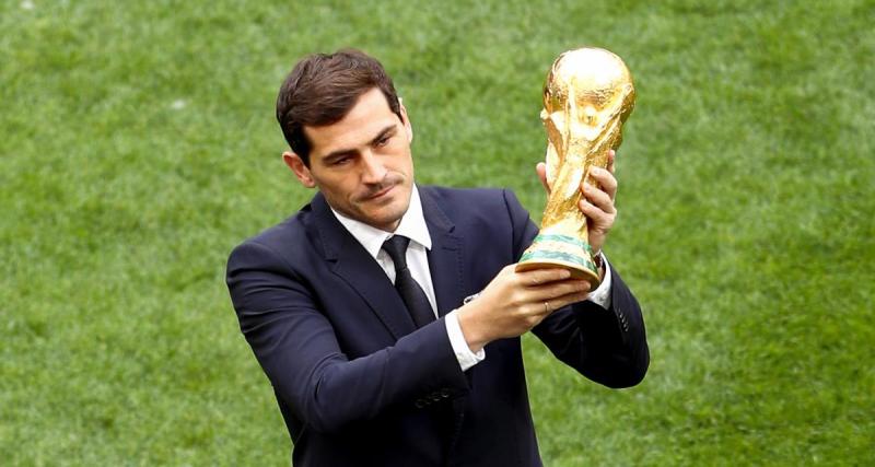  - Argentine - France : l'Espagnol Iker Casillas pour amener le trophée sur la pelouse