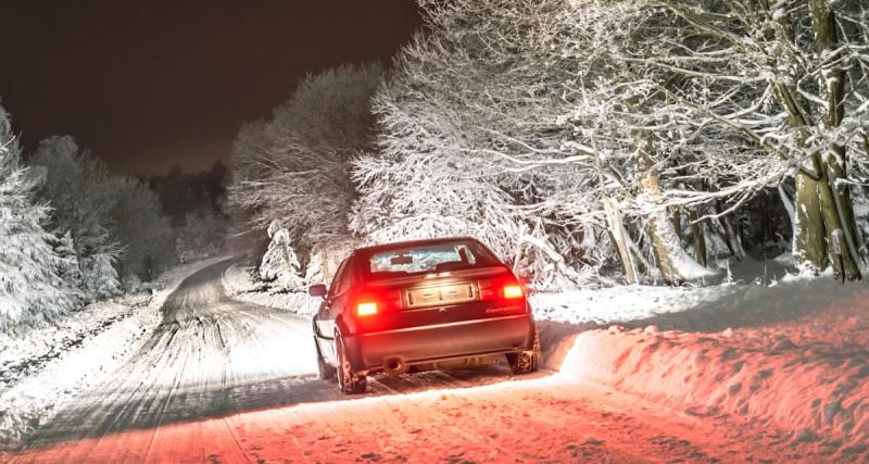  - Il se prend pour un pilote de rallye sous la neige, il n'a ni les compétences ni la voiture pour