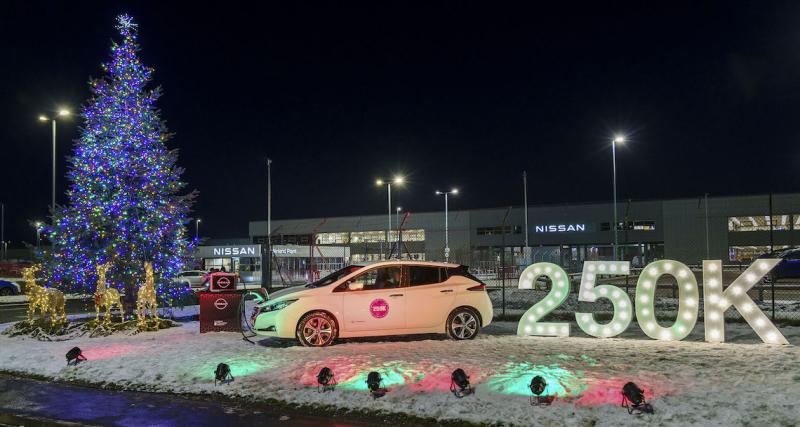  - Nissan célèbre les 250 000 exemplaires de Leaf en illuminant l’usine avec