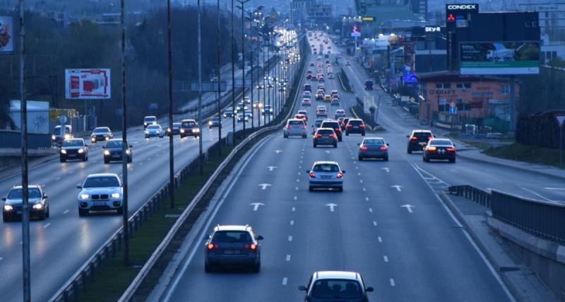  - Une vieille dame loupe sa sortie d’autoroute et fait demi-tour pour la récupérer