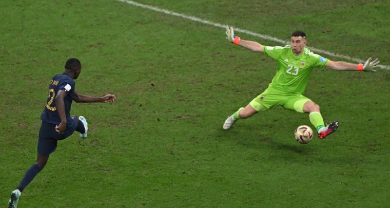  - Argentine : Martinez se fait tatouer la Coupe du monde avec une référence à son arrêt salvateur