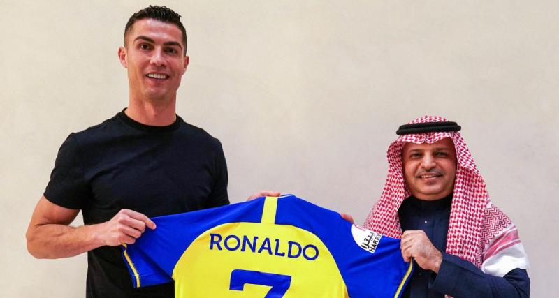  - Portugal : Cristiano Ronaldo peine à faire la une après sa signature à Al Nasr ! 