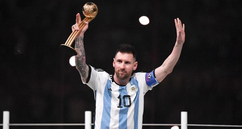  - PSG : Messi accueilli par une superbe haie d'honneur, un trophée remis à l'Argentin