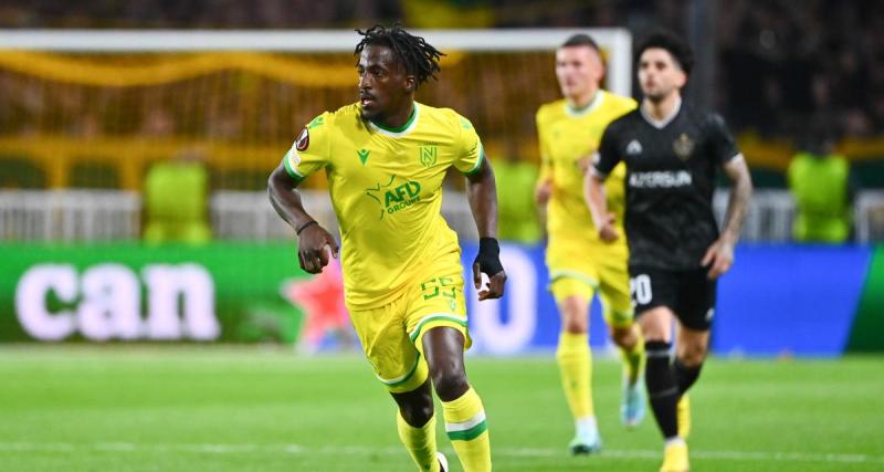  - ASSE : Kader Bamba signe à Saint-Etienne (off)
