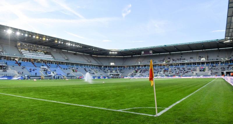  - Sedan : l'hommage poignant du CSSA rendu à Modeste M'Bami au stade Louis Dugauguez